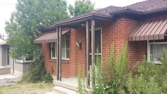 Building Photo - Updated home with 2 car carport and washer/dryer