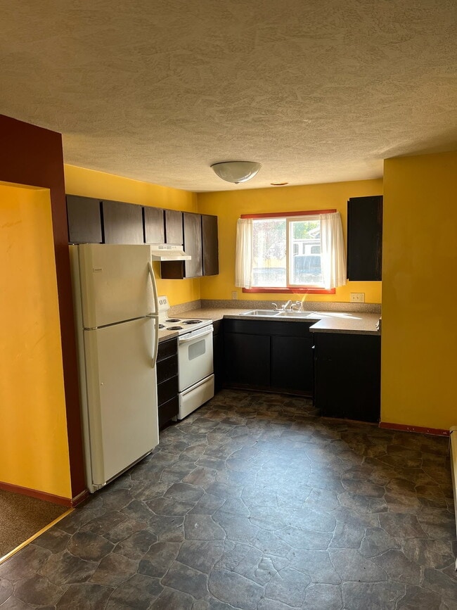 Photo - 927 S Black Ave