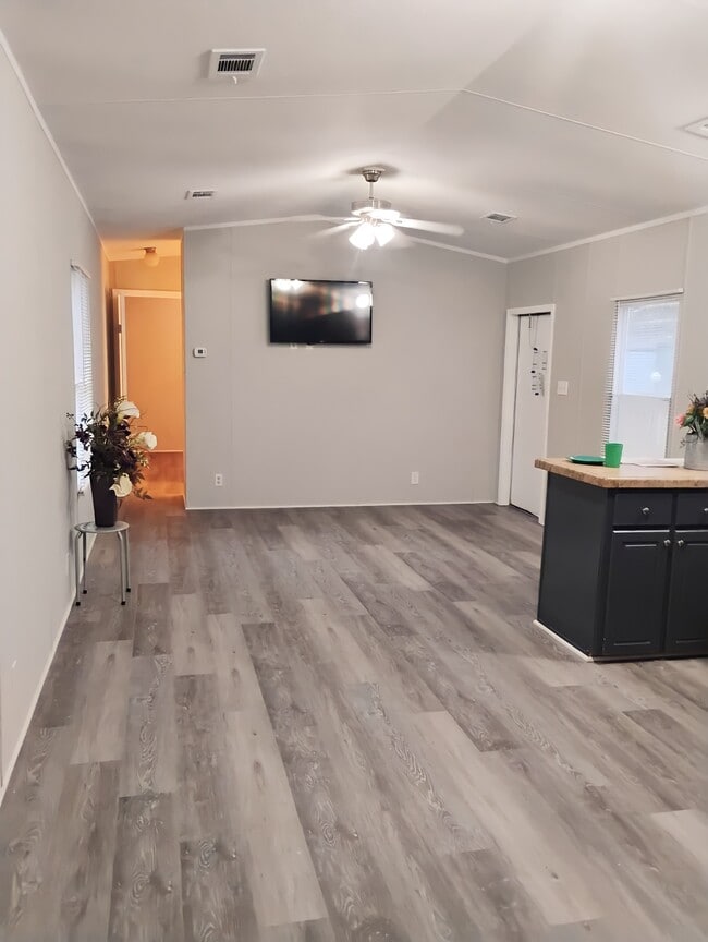 Photo - 110 N Michigan St