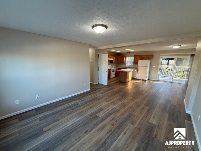 Photo - 931 S Newcomb Ave Unit #04