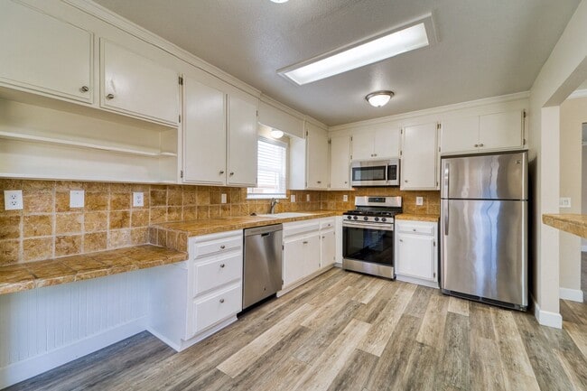Building Photo - Large 2 bedroom in central Yuba City Rental