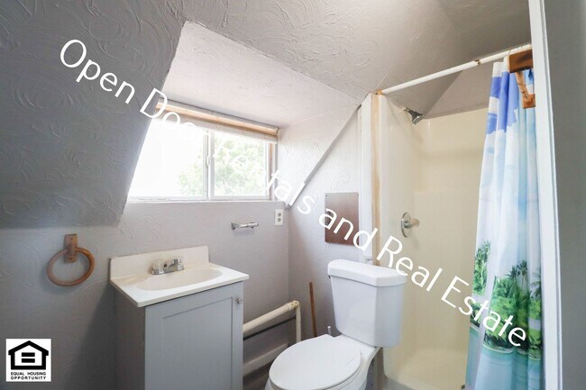 Photo - 109 S State St Unit 6