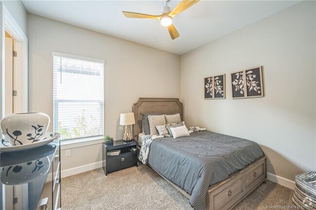 Building Photo - 15111 Pescara St Rental