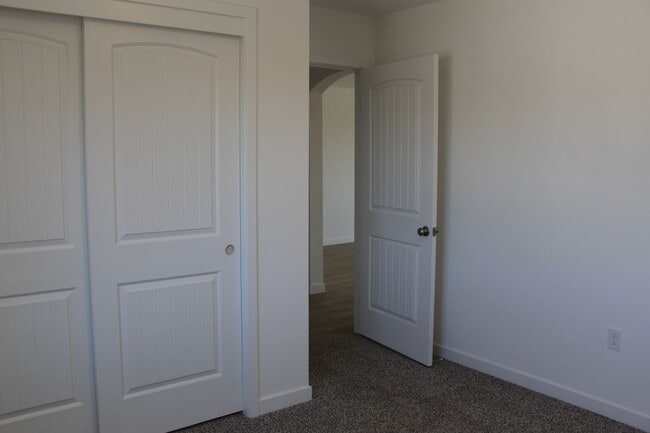 Photo - Sydney Park Home - New Home For Rent with ...