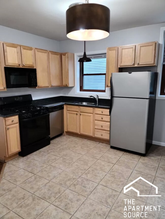 Photo - 3700 N Sheffield Ave