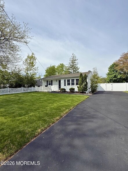 Photo - 878 Salem Dr
