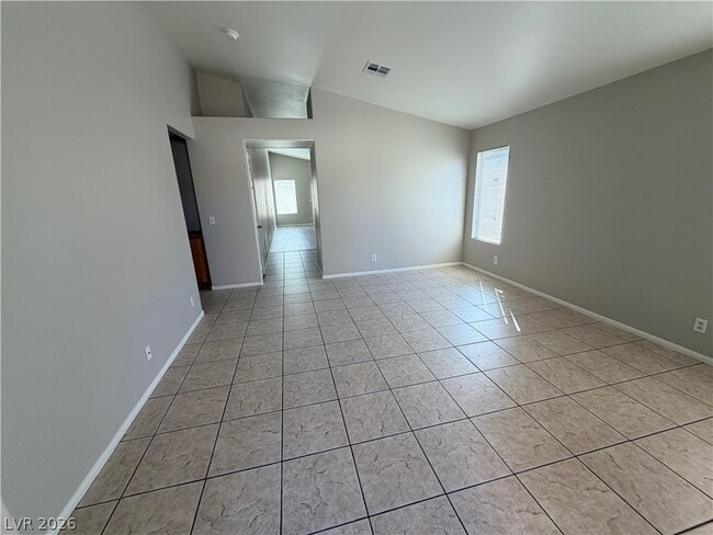 Photo - 765 Donelle Ave