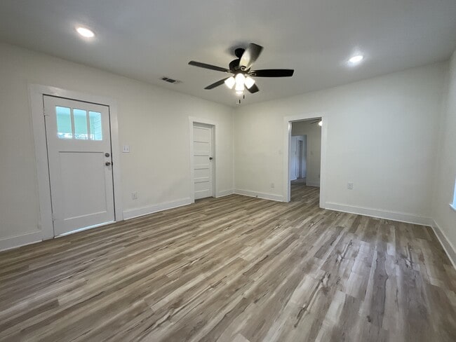 Photo - 317 N Naid St