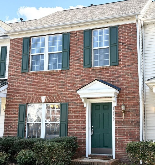 Building Photo - TOWNHOME IN SOUTHWEST MECKLENBURG/2 BR 2.5 BATH