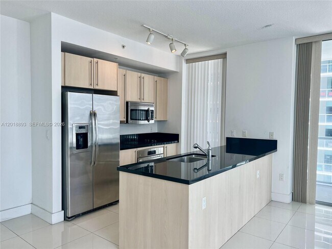 Building Photo - 79 SW 12th St Unit 1407