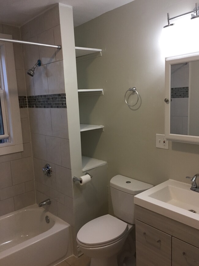 Photo - 1488 Hyde Park Ave Unidad 2