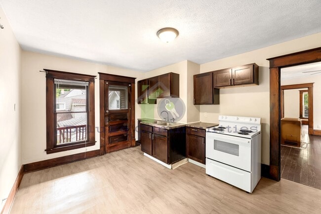 749 Jackson St NW
