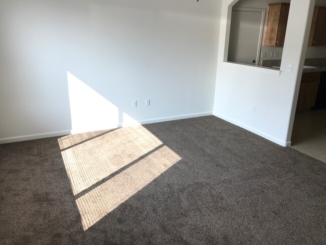 Photo - 3099 Bright St