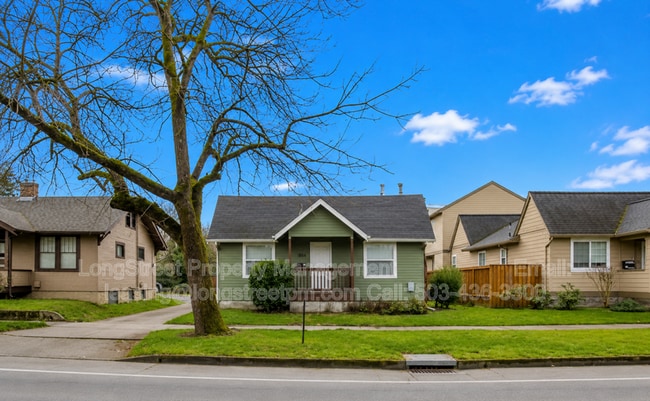 Photo - 1654 NW Van Buren Ave