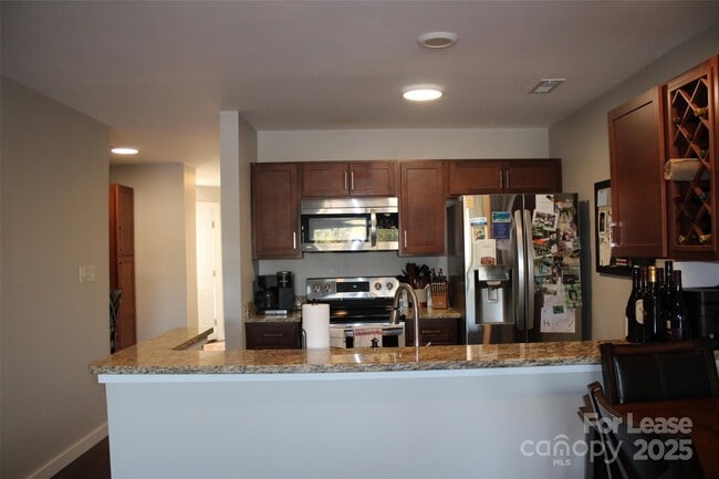 Photo - 18749 Vineyard Point Ln