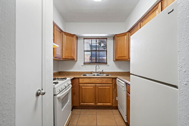Photo - 711 Holiday Dr Unit 33