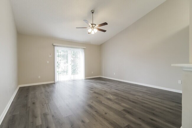 Photo - 104 Little Fox Ave