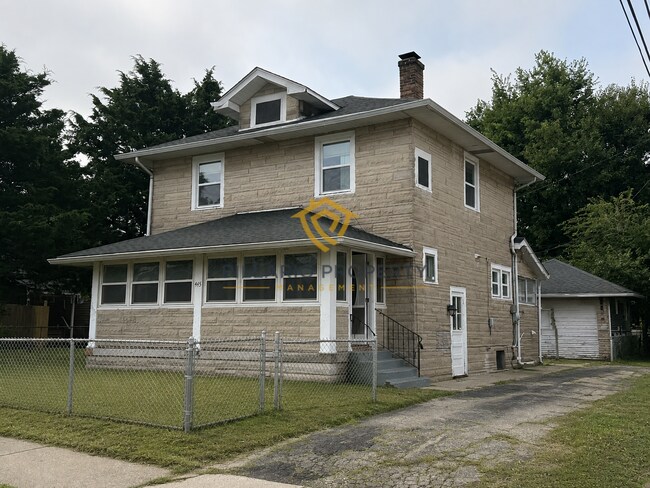 Building Photo - 445 W 25th St