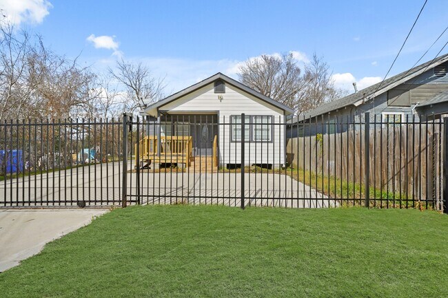 Photo - 3501 Farmer St