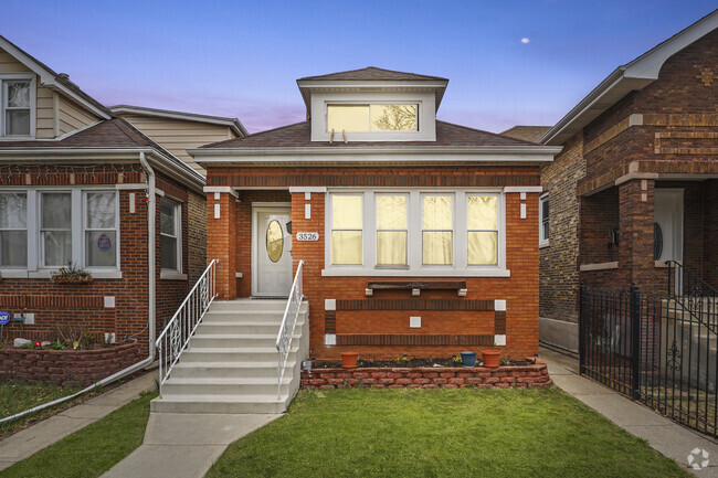 Building Photo - 3526 W 60th St Rental