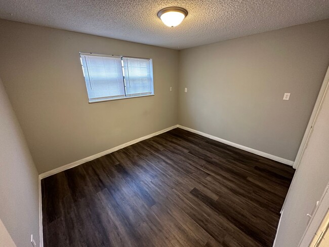 Photo - 2 bedoom 1 bath Unit N 1