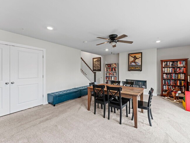 Photo - 2410 Stella Pl