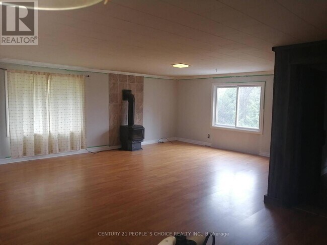 Photo - 6037 7th Line