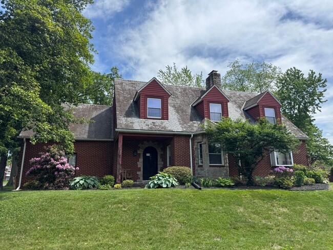 Lansdale 4 Bedroom Cape Cod with 2 car gar... - Lansdale 4 Bedroom Cape Cod with 2 car gar... House