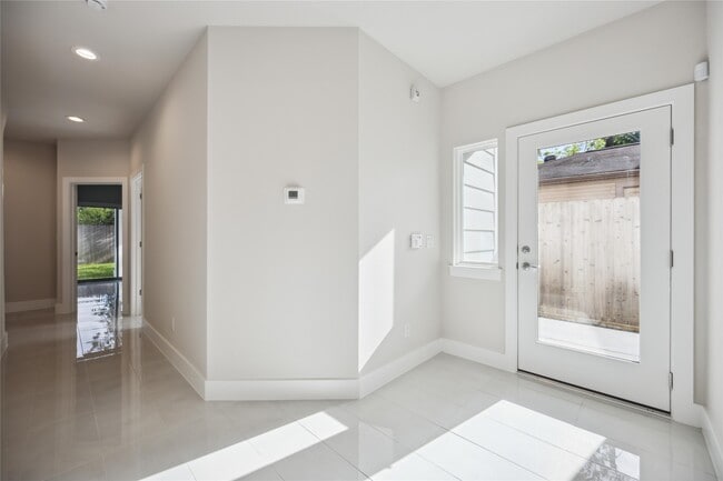 Photo - 5314 Suez St