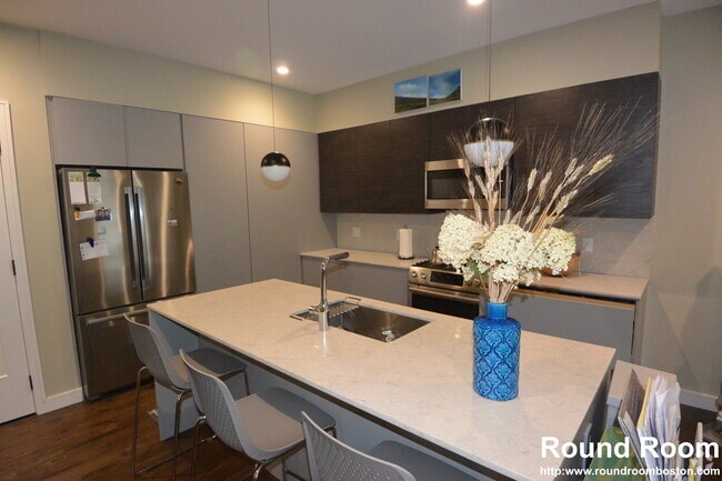Building Photo - 45 Burnett St Unit 201 Rental