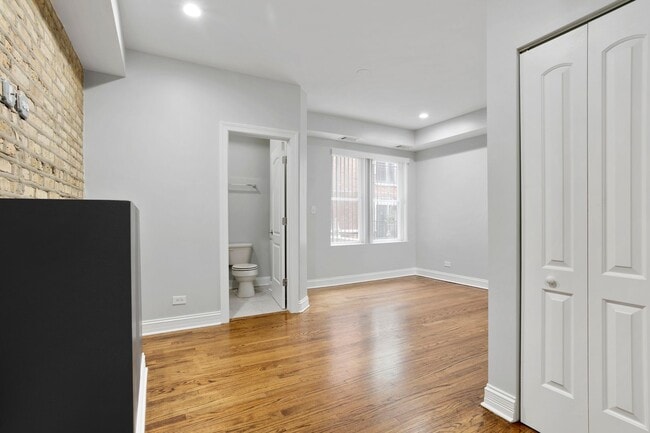 Photo - 2005 W Jarvis Ave