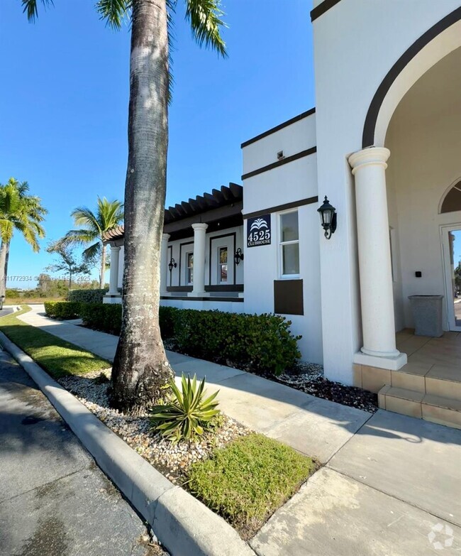 Building Photo - 4435 SW 160th Ave Unit 205 Rental