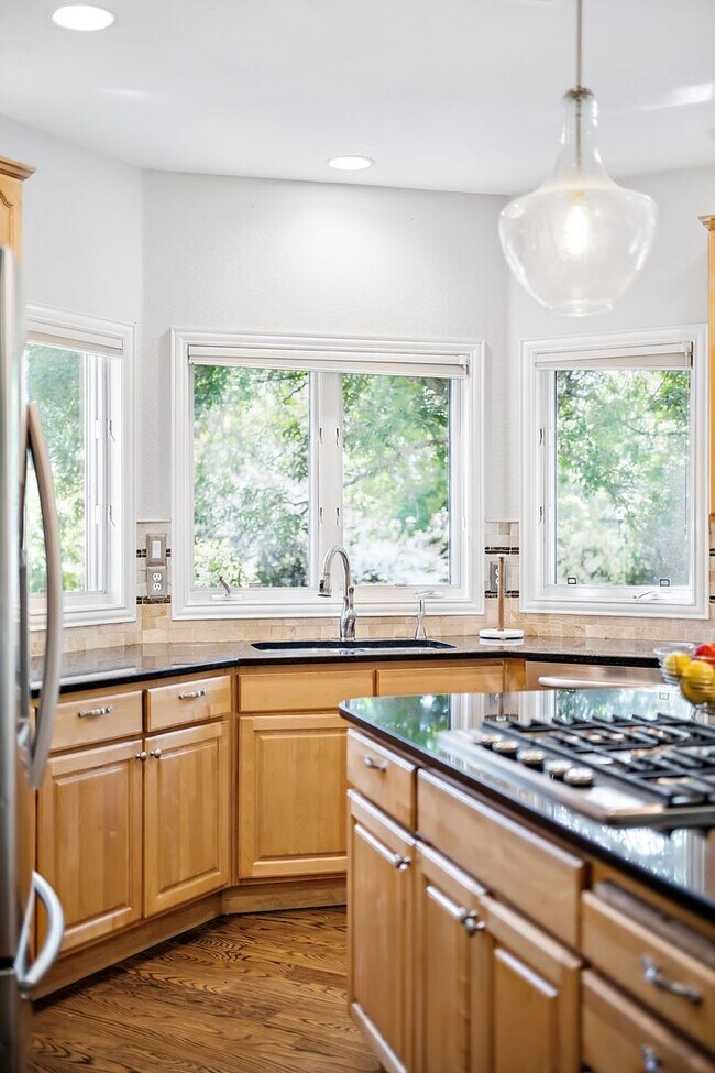 Stunning 5 Bedroom Home on Quiet Cul De Sac Casas en Alquiler