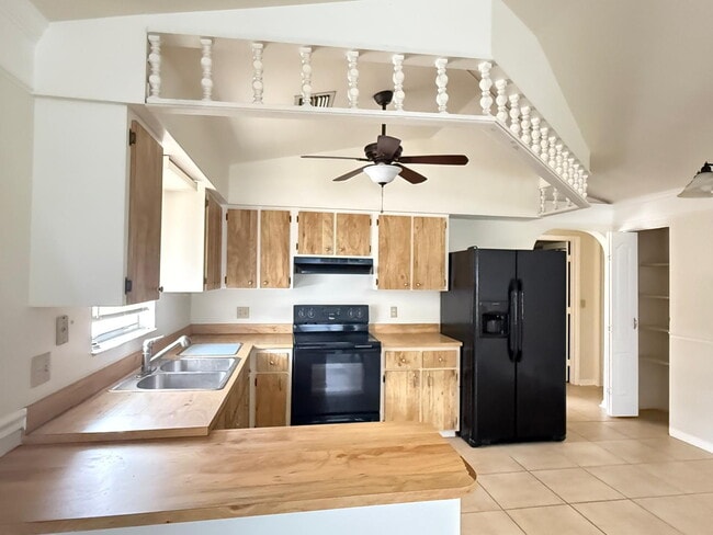 Photo - Spacious 2 Bedroom 1 Bath Unidad Apt 5