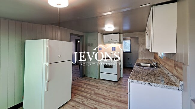 Building Photo - Coming soon! Available dates are subject to change without notice; please make sure you have tour... Unit 1017 1/2