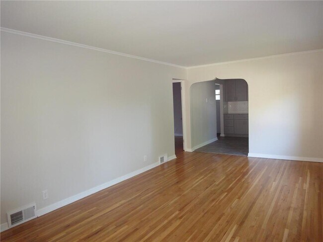 Photo - 2336 Ives Ln N