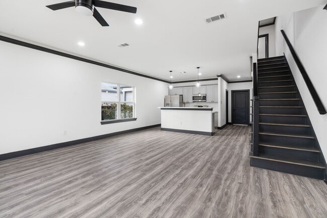 Photo - 911 Panama St