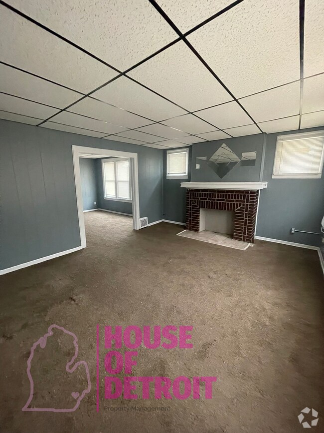 Building Photo - 5061 Hillsboro St Unit Upper Rental