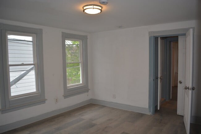 Photo - 711 Roberts St Unit 2R