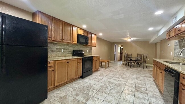 Photo - 626 W Main St Unidad #2