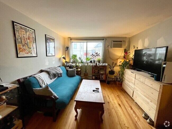 Building Photo - 14 Murdock St Rental