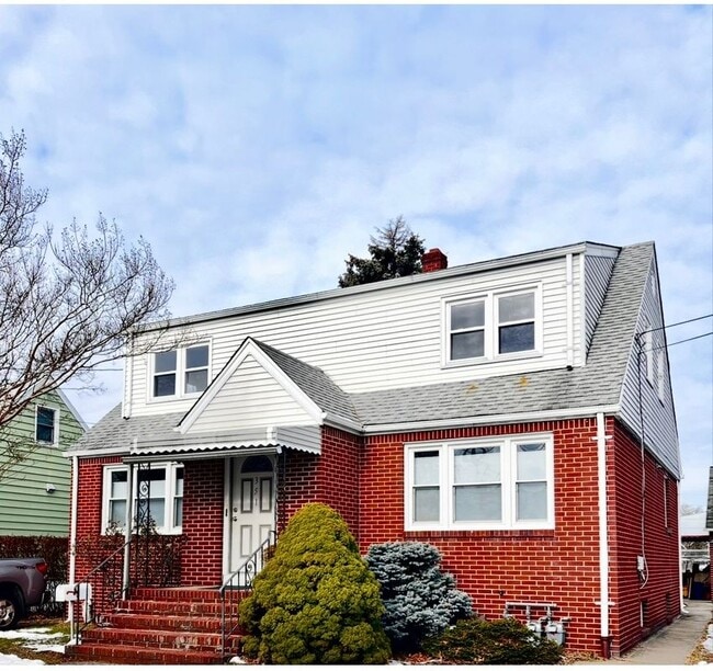 Building Photo - 351 Capitol St