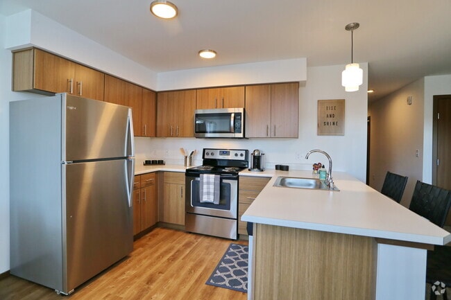 2BR, 2BA - 976 SF
