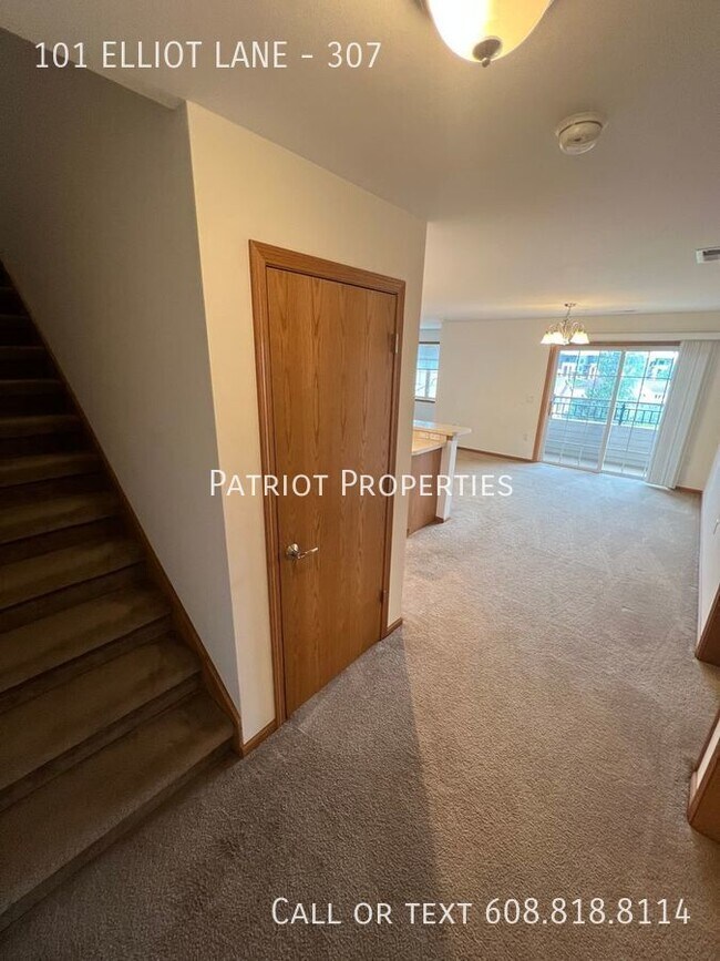 Photo - 2 BEDROOM/2.5 BATH + SMALL DEN Unidad 307