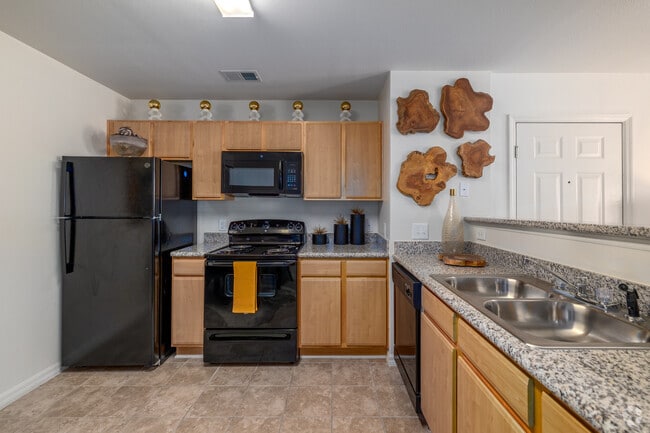 2BR, 2BA - 1,035SF - Kitchen