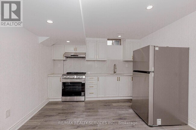 Photo - 132 Bloomsbury Ave