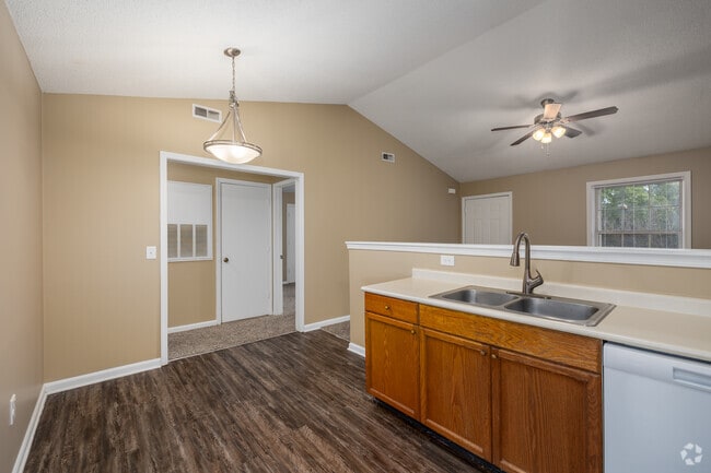 3BR, 2BA - 1,082SF - Dining/Kitchen