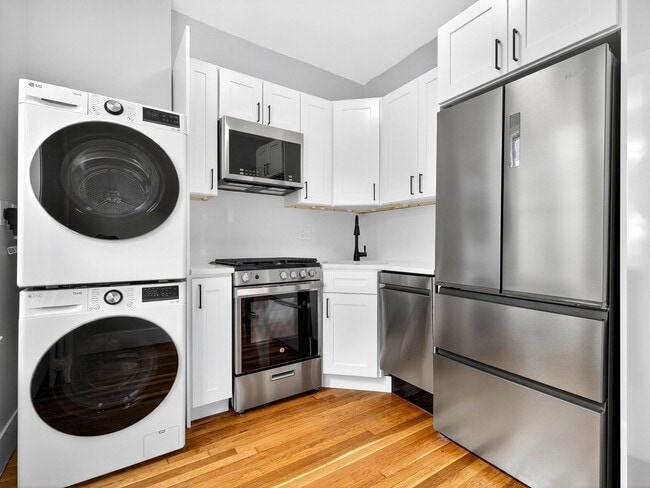 Building Photo - 1576 Cambridge St Unit 2F