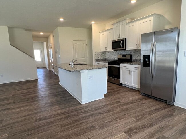 Photo - 2427 Hyacinth Ln