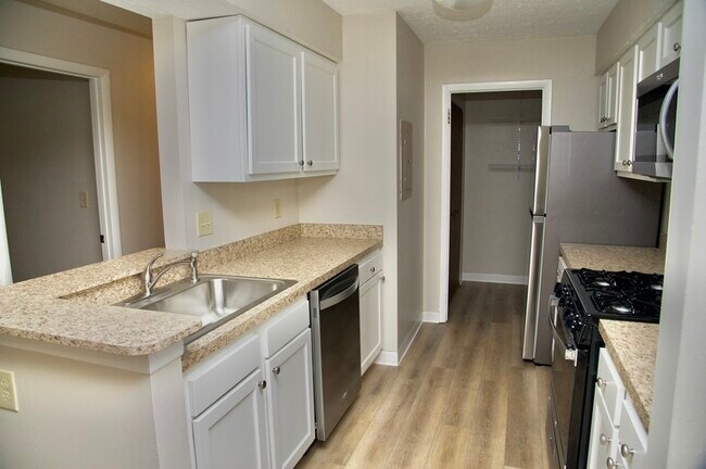 Photo - 2245 Hedgerow Road Unit B